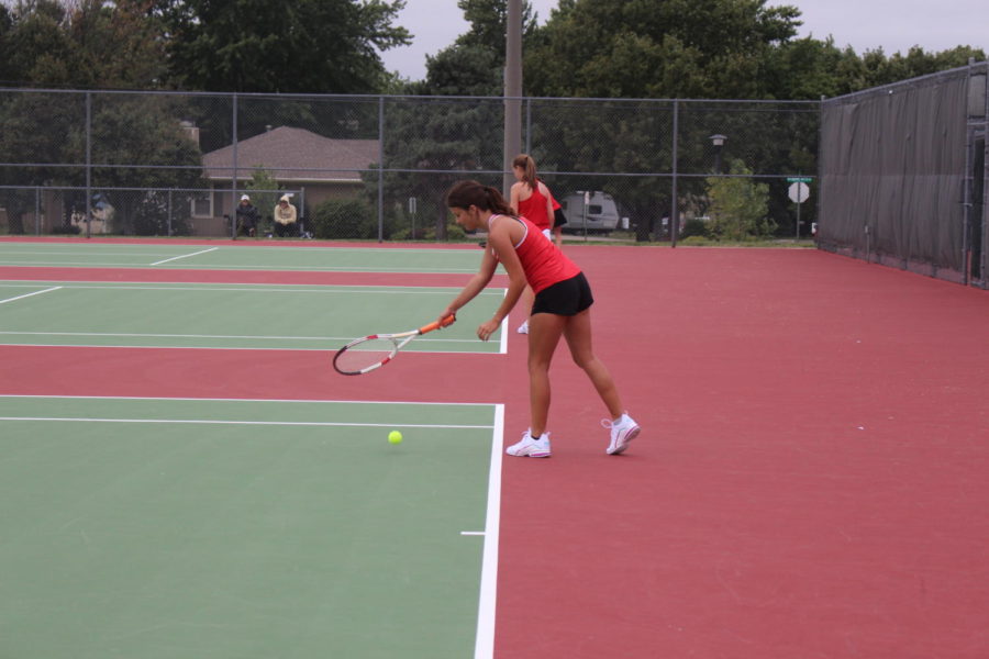 AshLynn+Foraker+%2811%29+starts+her+serving+routine+to+serve+the+ball+against+her+opponent.+Photo+by+Keira+Flack.